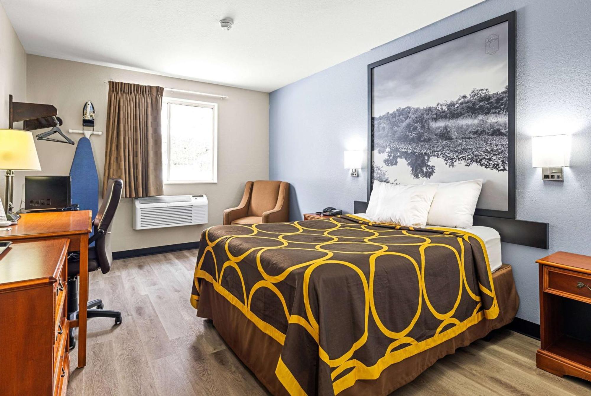 Super 8 By Wyndham Pittsburgh/Monroeville Exterior photo